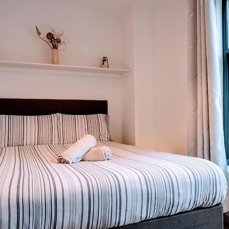 Contractor And Family Friendly Grade II Townhouse- 3 Bedrooms- Free Parking NWI Dış mekan fotoğraf