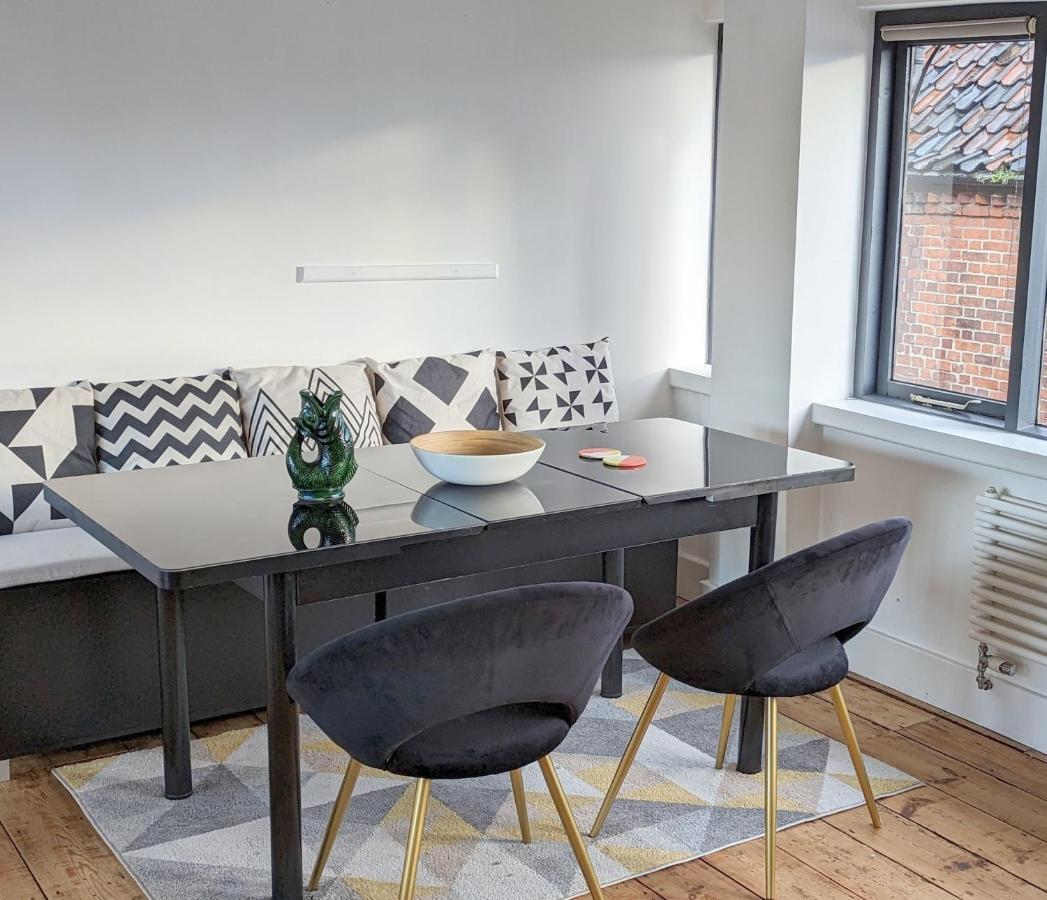 Contractor And Family Friendly Grade II Townhouse- 3 Bedrooms- Free Parking NWI Dış mekan fotoğraf