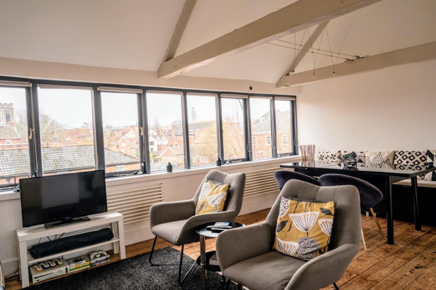 Contractor And Family Friendly Grade II Townhouse- 3 Bedrooms- Free Parking NWI Dış mekan fotoğraf